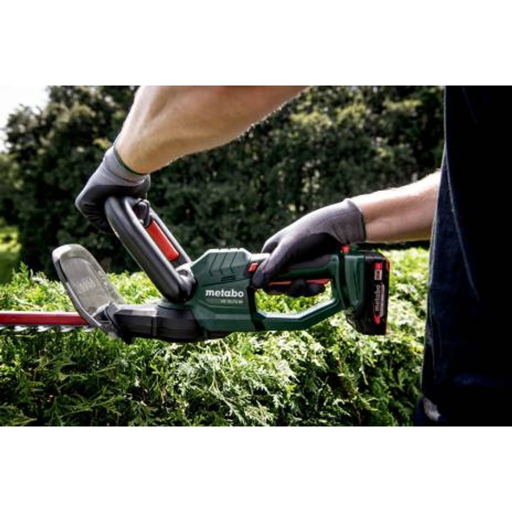 METABO Set da giardino HS 18 LTX 55 Hedge shears + SGS 18 LTX Q Cesoie di erba + Set batteria 2x2.0Ah 18V, caricabatterie SC 30