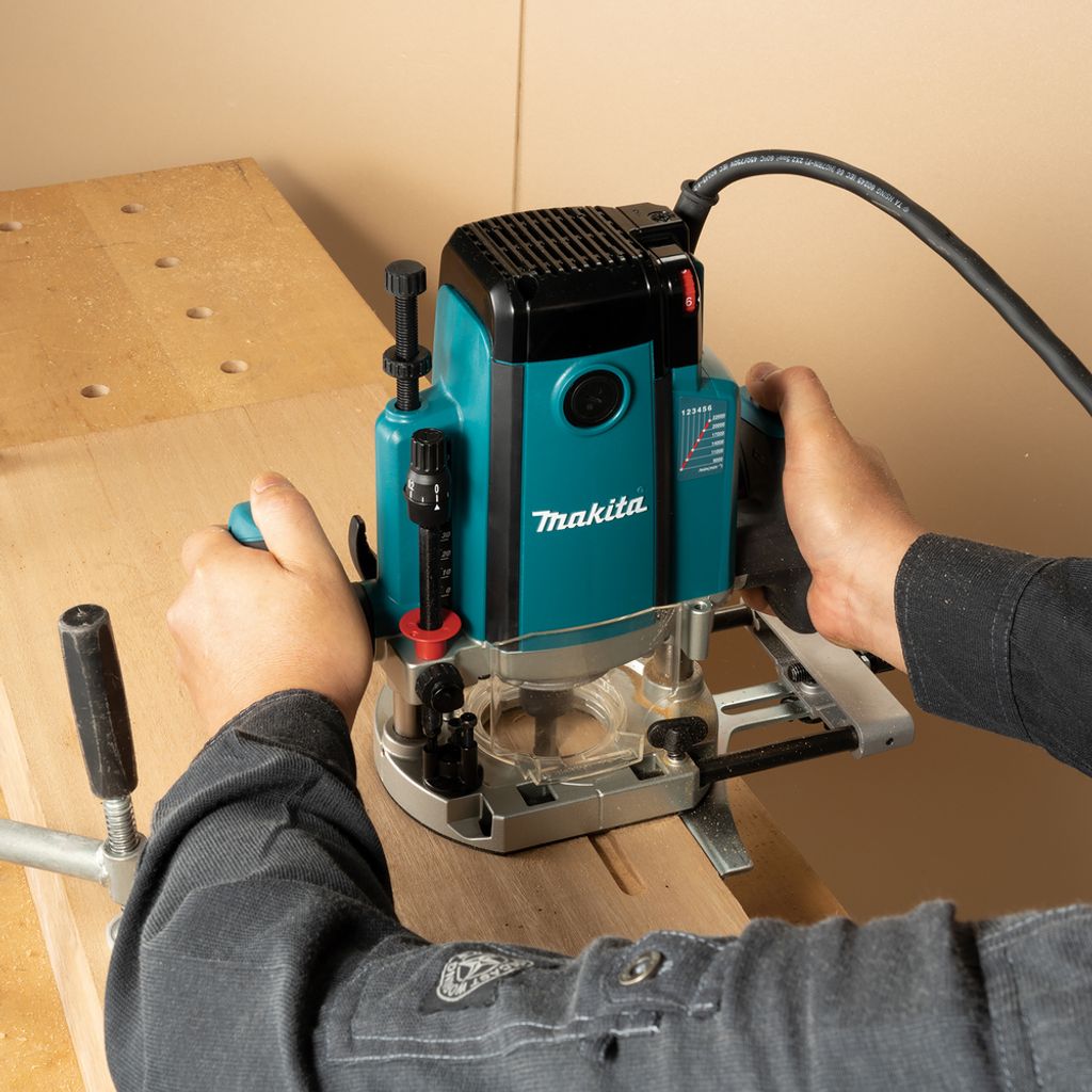 MAKITA surcutor elettrico RP2303FC08